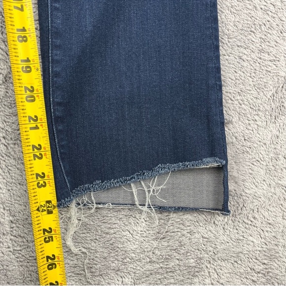 Like NEW MOTHER Jeans size 26. The Insider Crop Step Fray - Picture 3 of 13